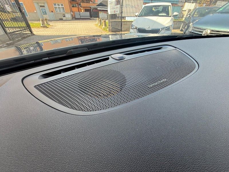Volvo V60 (2018) D4 Momentum - Automat - 140 kW - fotka 15 z 28