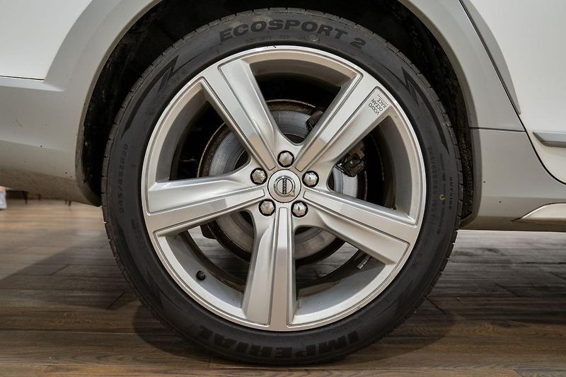 Volvo V90 Cross Country 2.0 140 kW - fotka 38 z 39