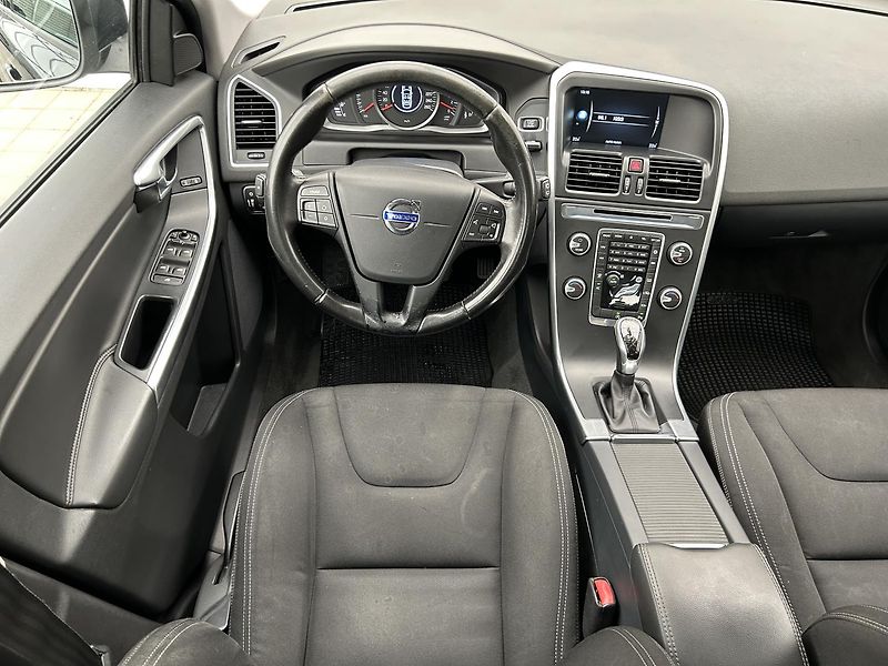 Volvo XC60 2.0  D4 Momentum - fotka 13 z 25