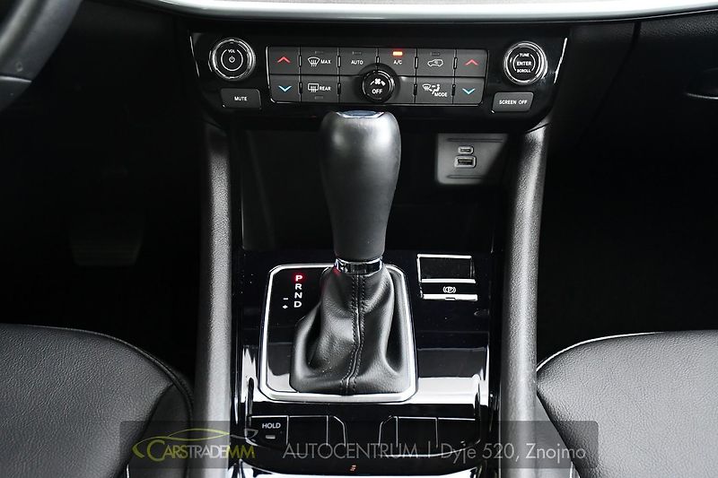 Jeep Compass 1.5l GSE T4 48V e-Hybrid - fotka 23 z 52