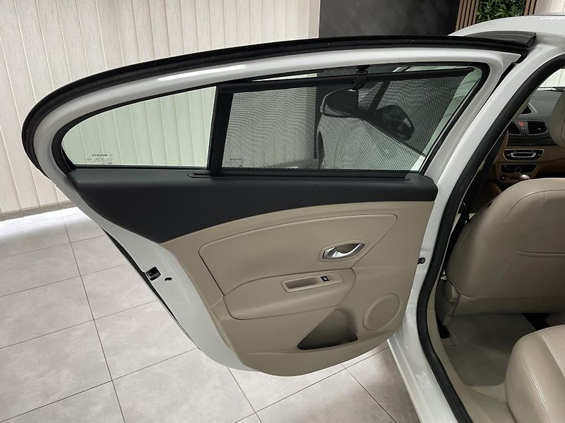 Renault Fluence 1.6 i ČR 1.MAJ.SER.NAVI.DIGIAC - fotka 15 z 23