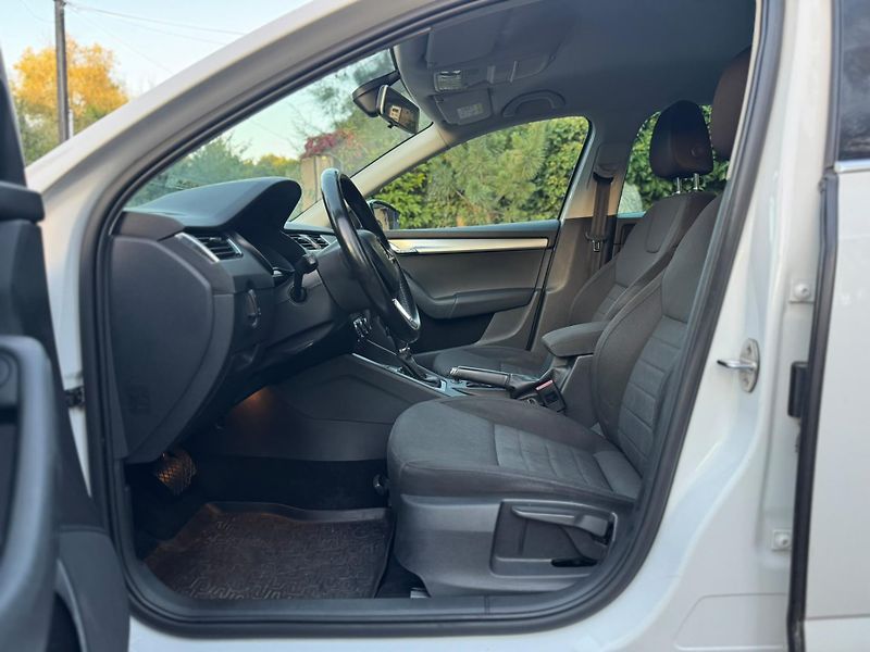 Škoda Octavia 2.0TDi STYLE 1.MAJ DPH ROZVODY - fotka 11 z 25