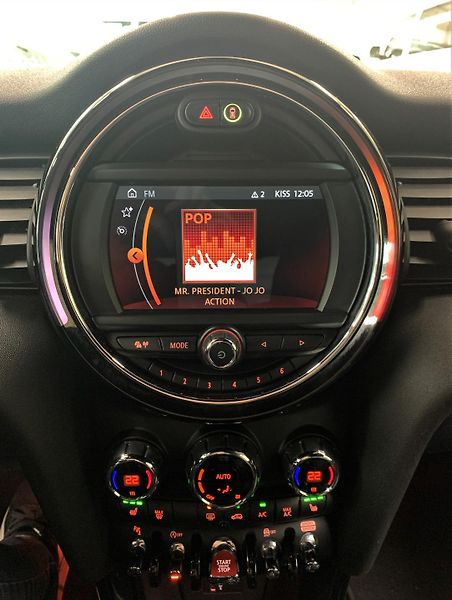 Mini Cooper 1.5T, 100 kW, ČR, LED, DPH - fotka 20 z 34