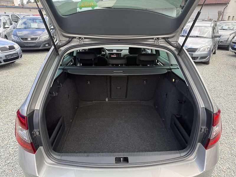 Škoda Octavia 1.5 TSI DSG STYLE - fotka 13 z 14