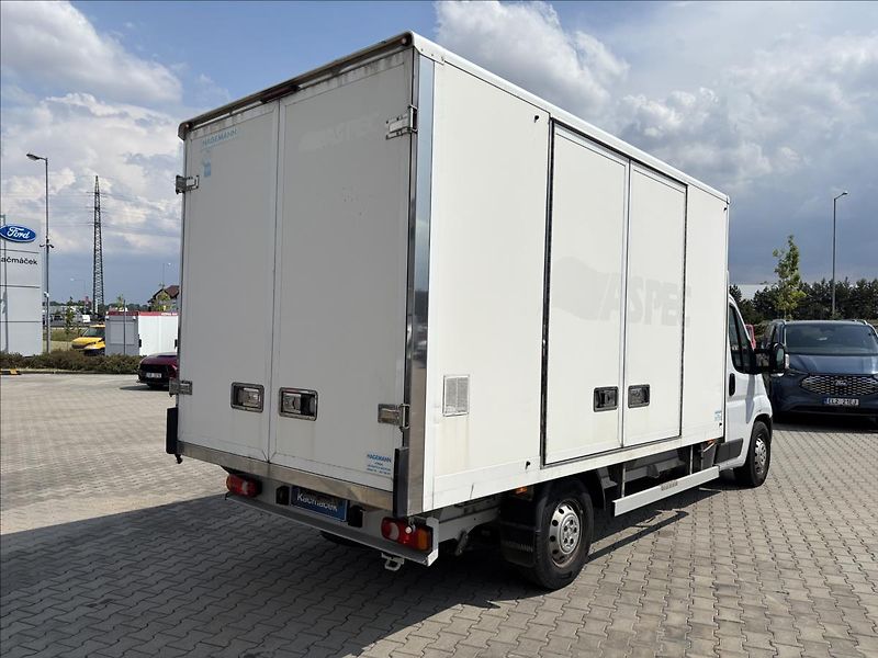 Peugeot Boxer 2,2 BlueHDI 121kW L4 - fotka 5 z 31