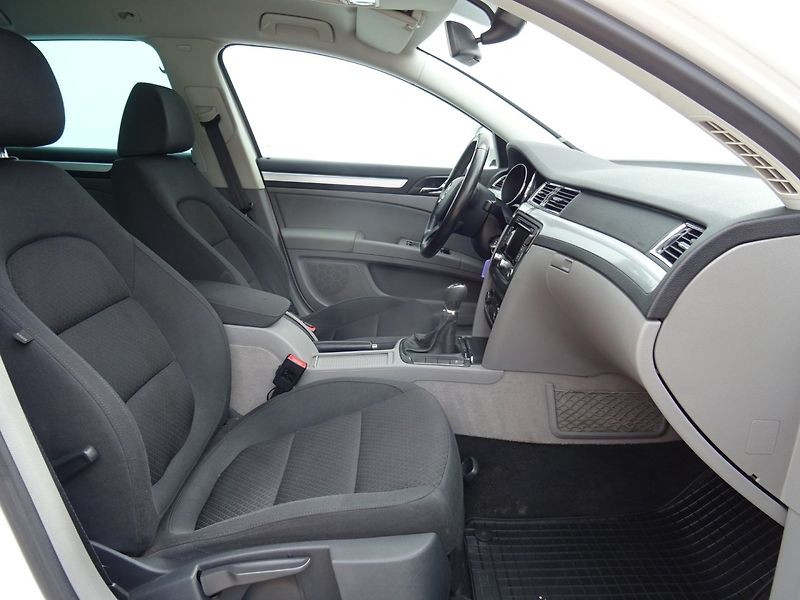 Škoda Superb (2013) 2.0TDi,103kW,1maj,S.kni,navi - fotka 12 z 24