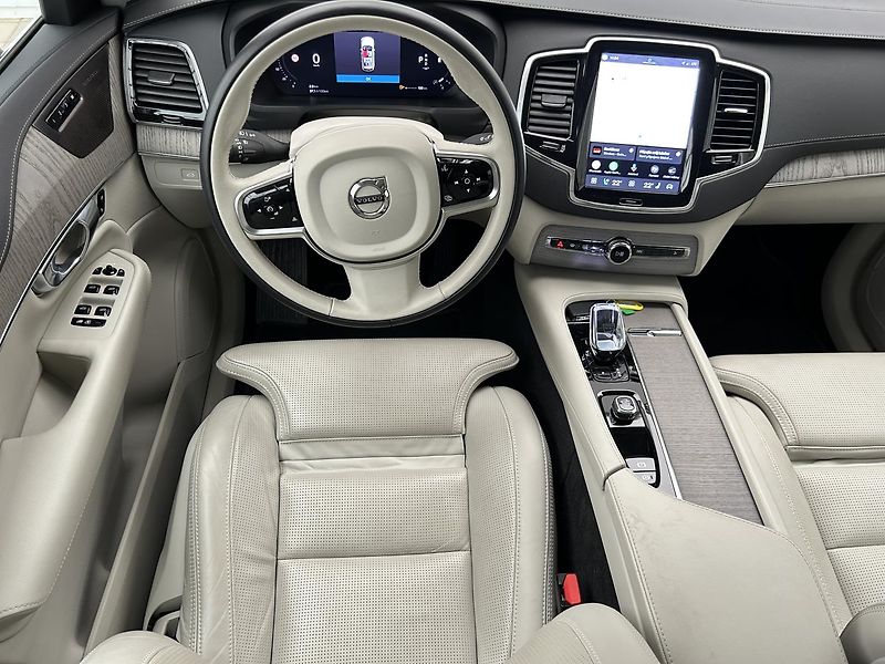 Volvo XC90 2.0  B5 4x4 Plus - fotka 15 z 31