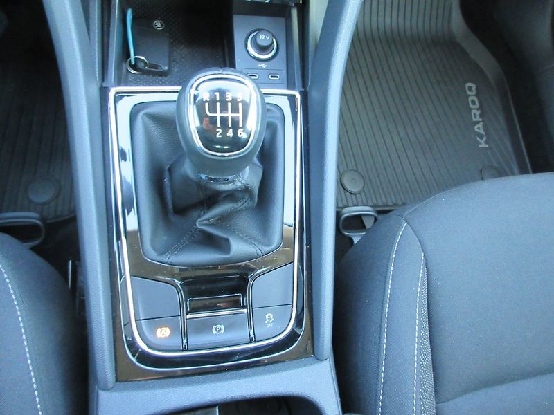 Škoda Karoq SELECTION 2.0 TDI  CR 85 - fotka 18 z 20