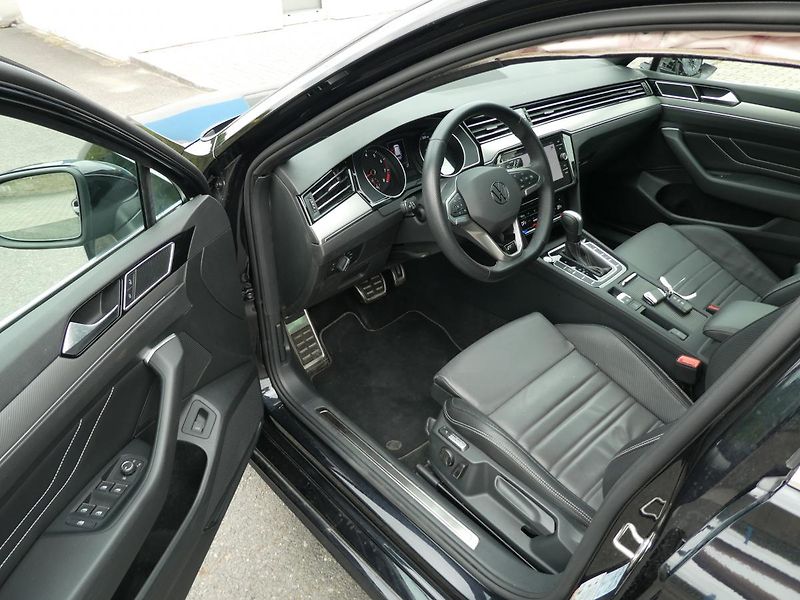 Volkswagen Passat Variant 2,0TSi 140kW R LINE automat - fotka 10 z 15