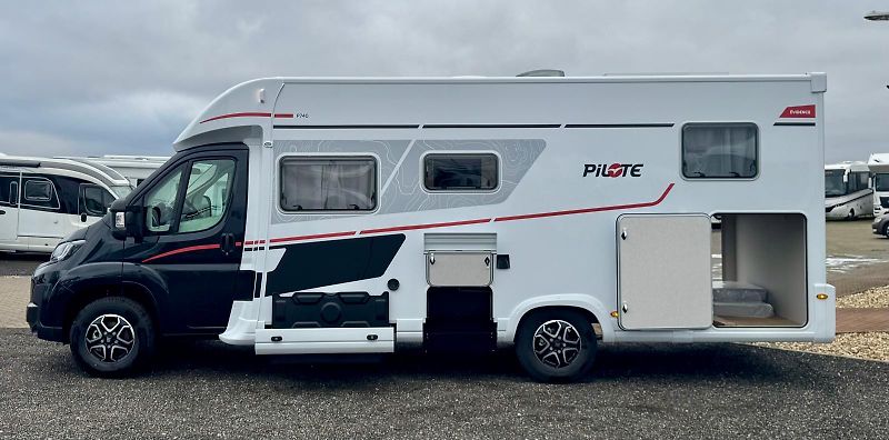 Pilote (2026) P720FGJ Sélection - fotka 3 z 34