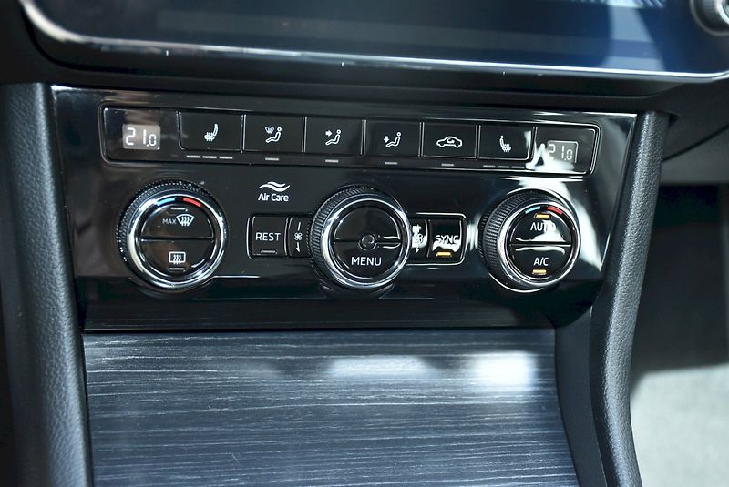 Škoda Superb (2020) Style 2.0 TDI 110kW DSG - fotka 20 z 34