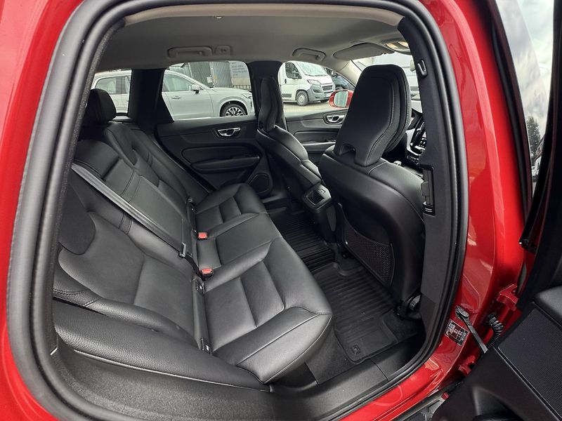 Volvo XC60 B4 (nafta) FWD příd. top. TZ  - fotka 18 z 43