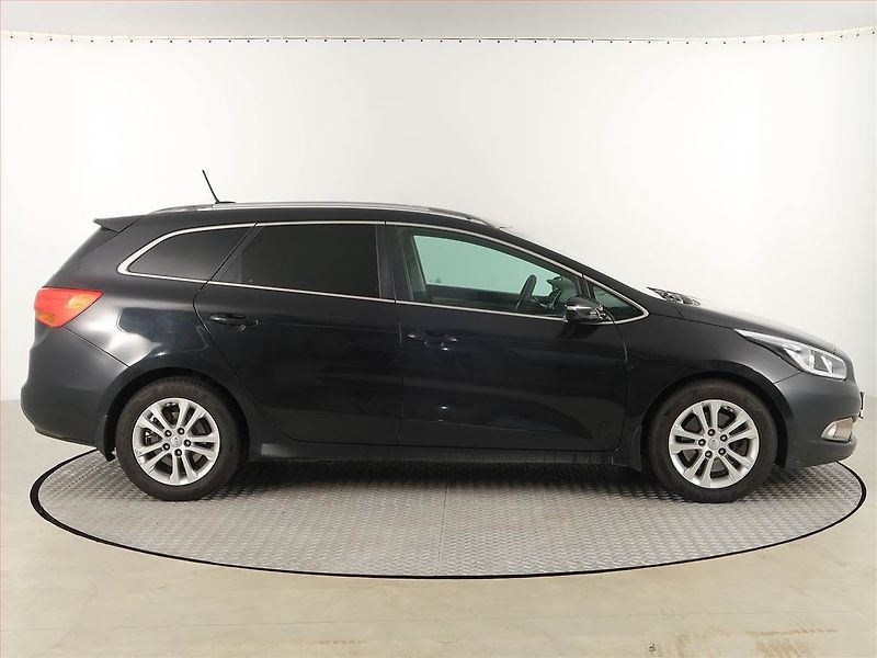 Kia Ceed (2014) Platinum 1.6 CRDi, Serv.kniha - fotka 6 z 18