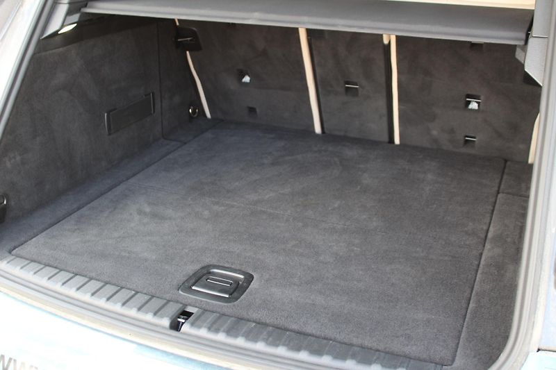 BMW iX xDrive40 - fotka 25 z 29