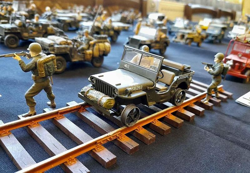Jaroslav Žampach z Teplic staví raritní modely amerických Jeepů v měřítku 1:35. Jeho kolekce má v současnosti tři desítky exemplářů.