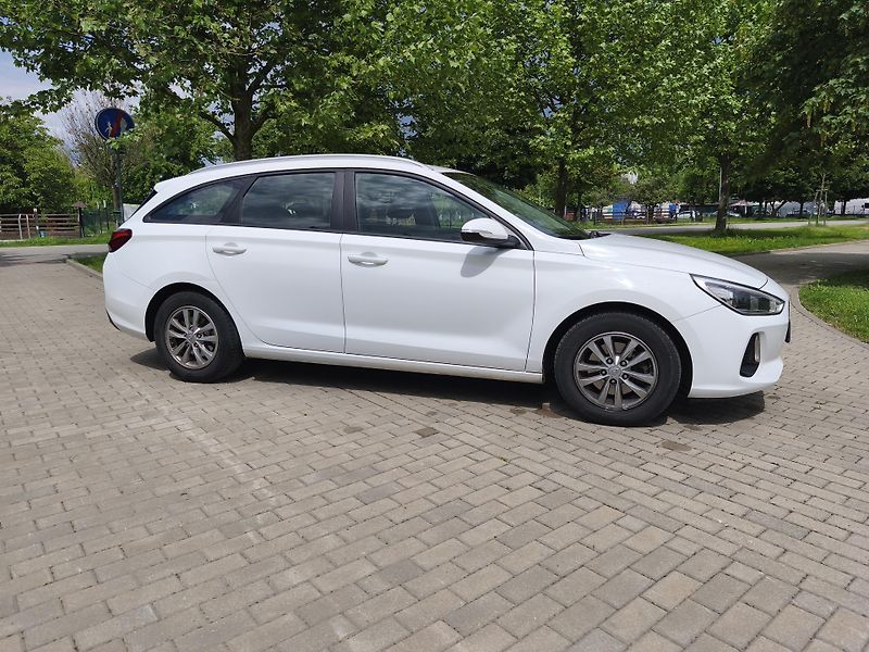Hyundai i30 1.0 T -Gdi 88Kw Kombi - fotka 12 z 26