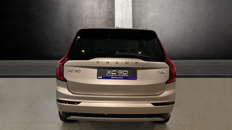 Volvo XC90 (2025) PLUS DARK, T8 AWD, 228+107 kW - fotka 5 z 15