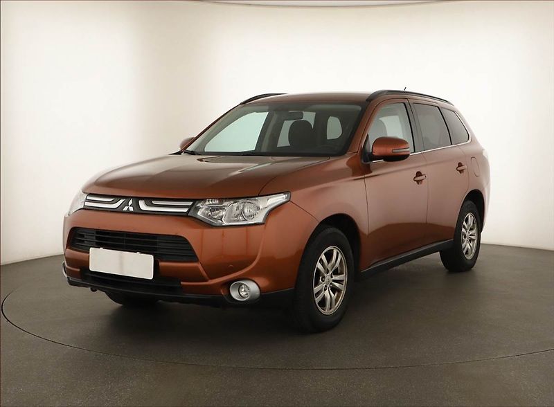 Mitsubishi Outlander (2012) 2.0, 4X4, Automat, Tempomat - fotka 2 z 14