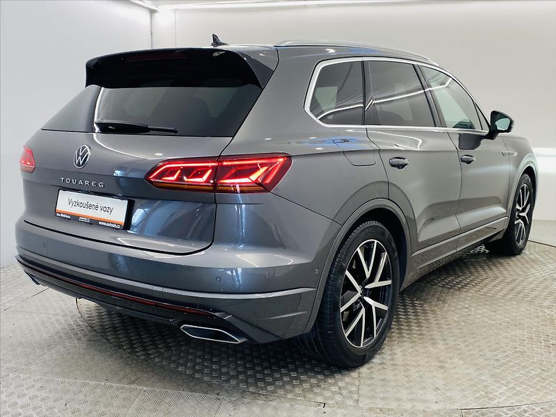 Volkswagen Touareg 3,0 TDI 210kW R-line 4Motion - fotka 2 z 29