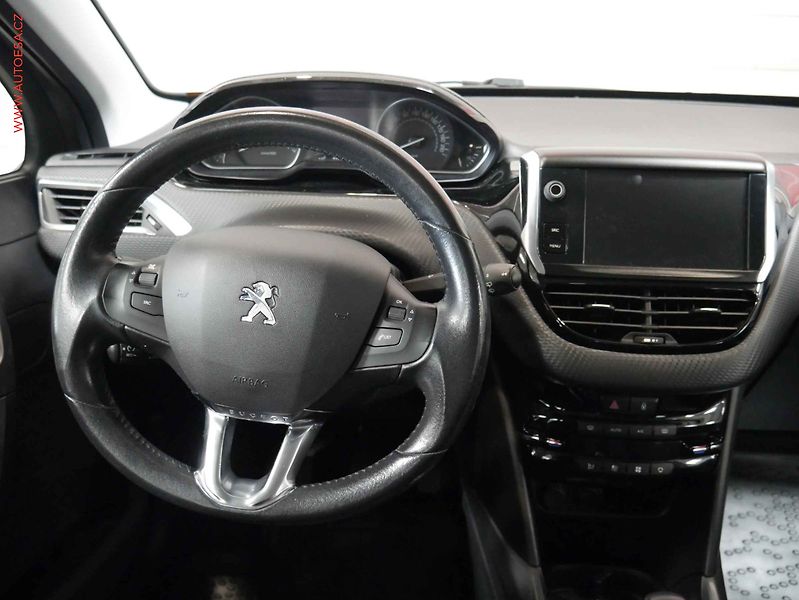 Peugeot 2008 (2017) 1.2 PT, 2.maj,ČR, servis - fotka 11 z 17