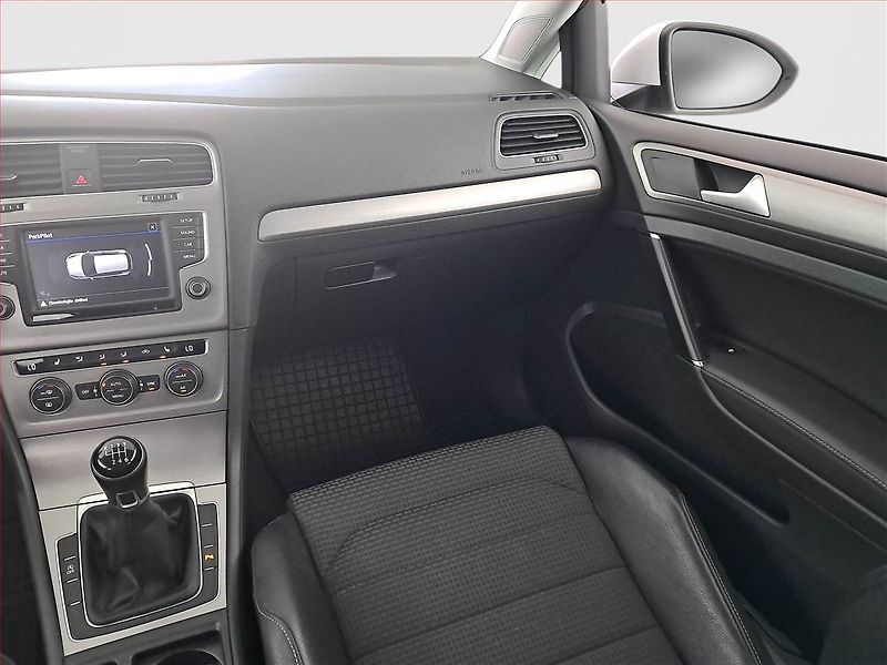 Volkswagen Golf (2016) 1.2 TSI, Serv.kniha, Kůže - fotka 8 z 17