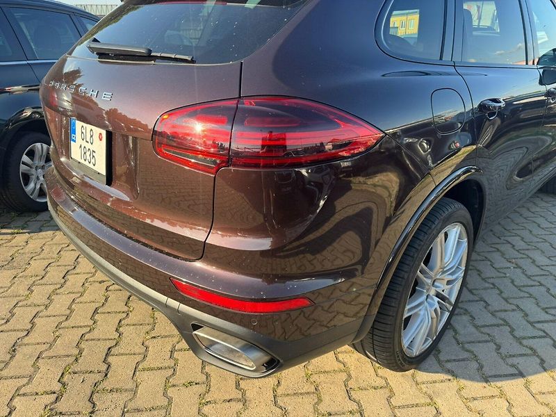 Porsche Cayenne (2017) PLATINUM 4X4 3,6i 220 KW DPH - fotka 11 z 50
