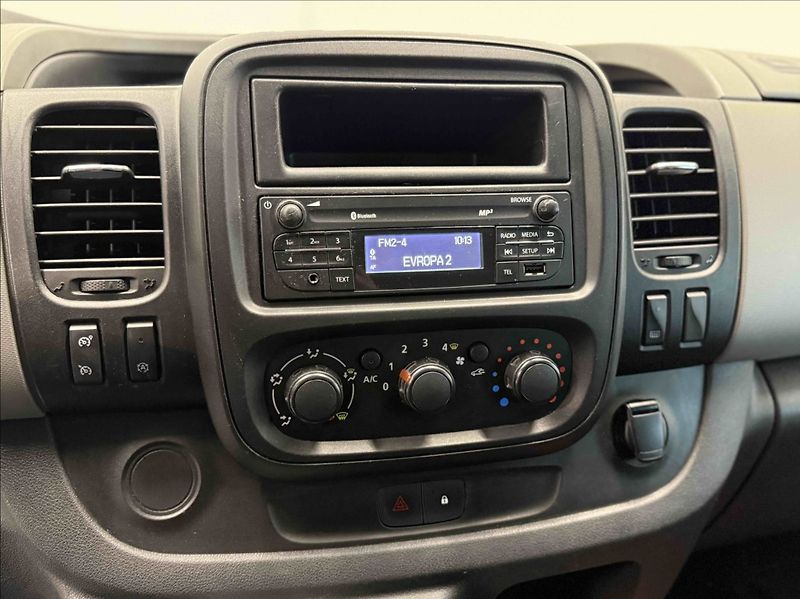 Renault Trafic 1,6 DCI 9míst PŮVOD ČR - fotka 12 z 17