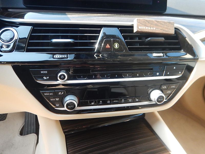 BMW Řada 5 520D XDRIVE - fotka 21 z 26