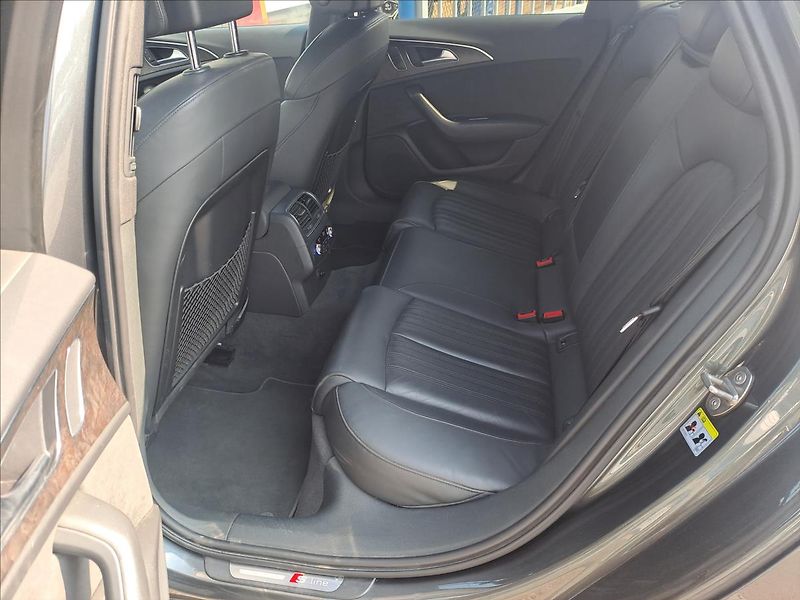 Audi A6 Avant 3,0 TDI QUATTRO S line A - fotka 6 z 20