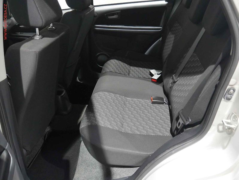 Suzuki SX4 (2007) 1.6i, ČR, AC, TZ - fotka 10 z 16