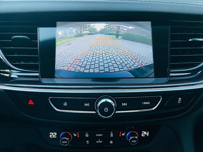 Opel Insignia 2.0CDTi KAMERA VÝHŘEV SERVISKA - fotka 36 z 51