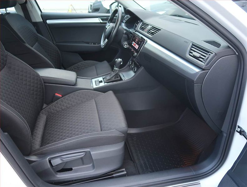 Škoda Superb (2020) Ambition 2.0 TDI, Automat - fotka 9 z 19