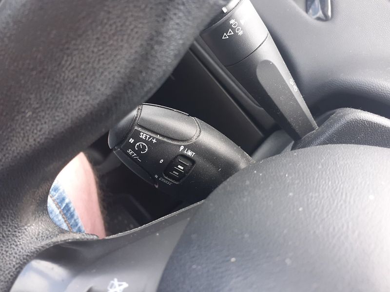 Peugeot 208 (2015) 1.0  PT ,AC,TEMP. - fotka 10 z 31