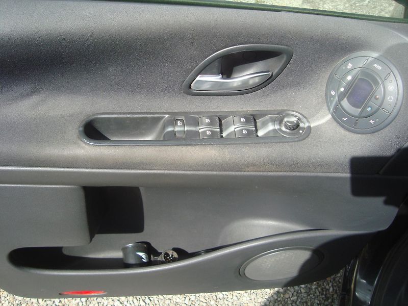 Renault Espace (2008) 2,0DCI - fotka 8 z 14
