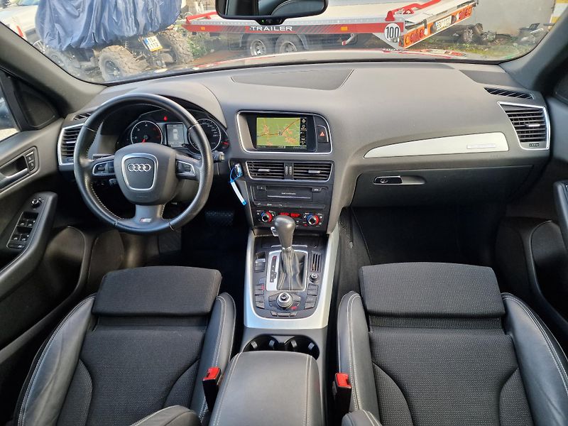 Audi Q5 2,0TDI QUATTRO S-LINE 125KW - fotka 12 z 23