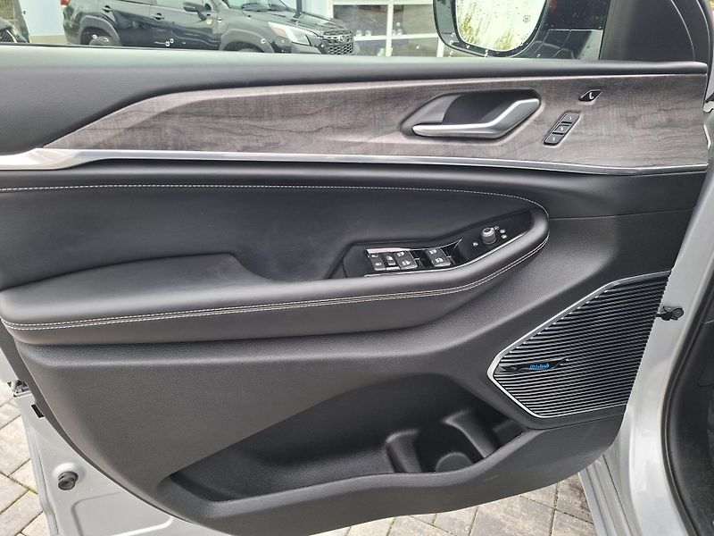 Jeep Grand Cherokee (2021) 3,6LV6 4X4 LONG OVERLAND 6míst - fotka 19 z 36