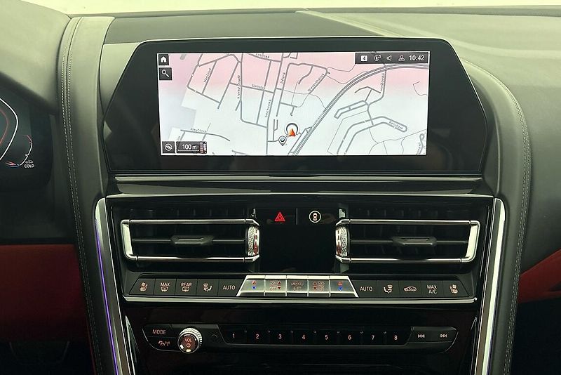 BMW Řada 8 M850i xDrive - fotka 9 z 17