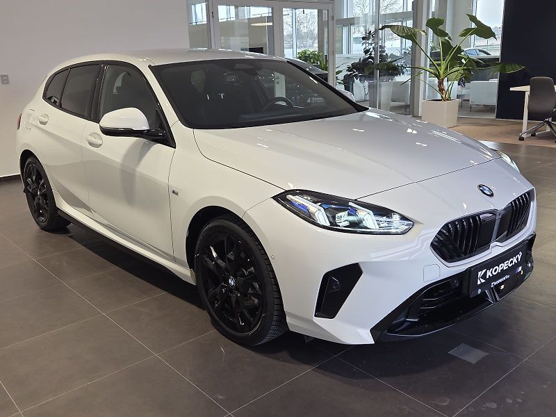 BMW Řada 1 (2024) 120i M Sport - fotka 8 z 16