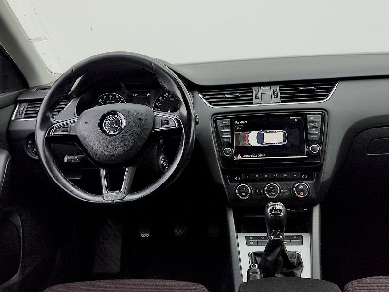 Škoda Octavia (2013) Combi Elegance plus 2,0 Tdi 11 - fotka 6 z 37
