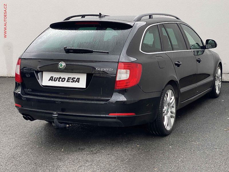 Škoda Superb (2012) 2.0 TDi 4x4, Elegance, TZ - fotka 4 z 21