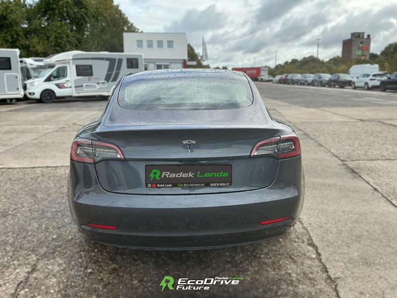 Tesla Model 3 (2022) AMD Ryzen, Grok | SOH 93 % - fotka 7 z 12