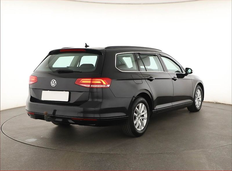 Volkswagen Passat (2016) 2.0 TDI, Navi, Tempomat - fotka 5 z 22