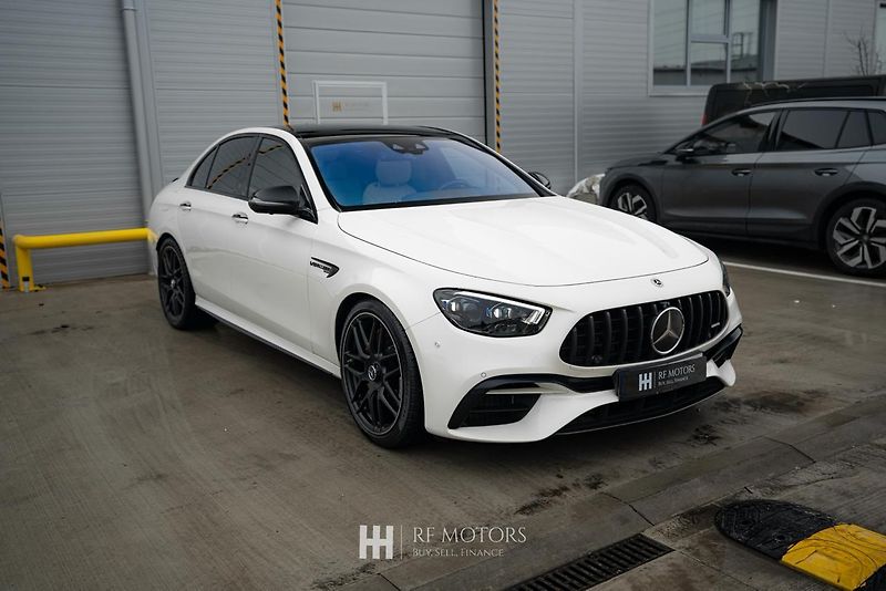 Mercedes-Benz Třídy E (2022) AMG E63 S 4MATIC 450kW - fotka 2 z 56