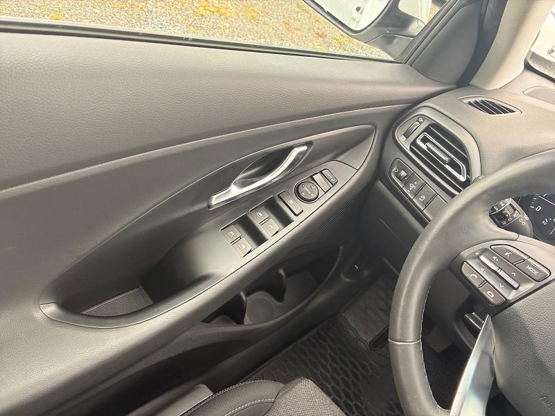 Hyundai i30 (2022) SMART 1.5T-GDI 118kW 1.CZ DPH - fotka 11 z 11