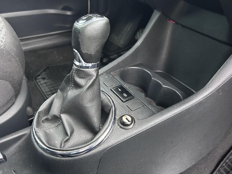 Škoda Fabia Kombi 1.2 TSI Ambiente - fotka 17 z 31