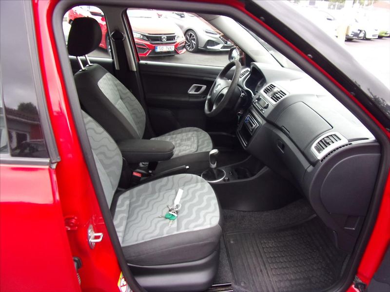 Škoda Fabia 1,6 16V - fotka 8 z 18