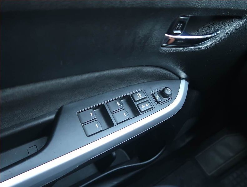 Suzuki Vitara (2017) 1.6 VVT, 4X4, Kůže, Navi - fotka 15 z 15