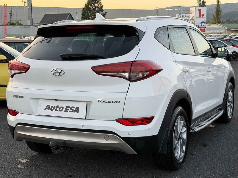 Hyundai Tucson (2016) 1.7 CRDi, ČR, AC, TZ, xenon - fotka 4 z 17