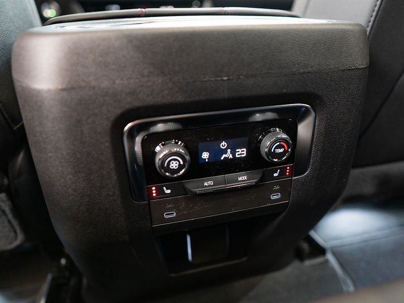 Chevrolet Tahoe (2026) 6.2 V8 4WD RST, 8 míst - fotka 36 z 41