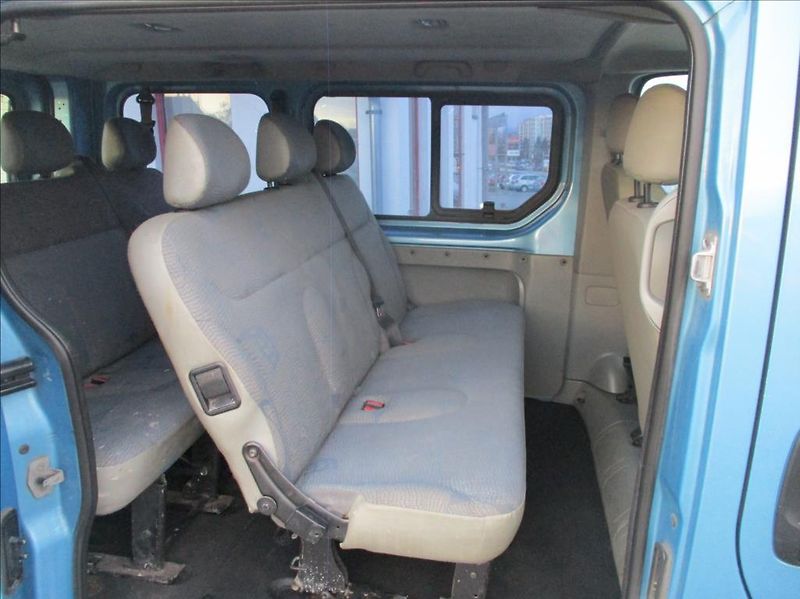 Renault Trafic 2,5 DCi, 8 míst, klima, tažné, - fotka 11 z 29